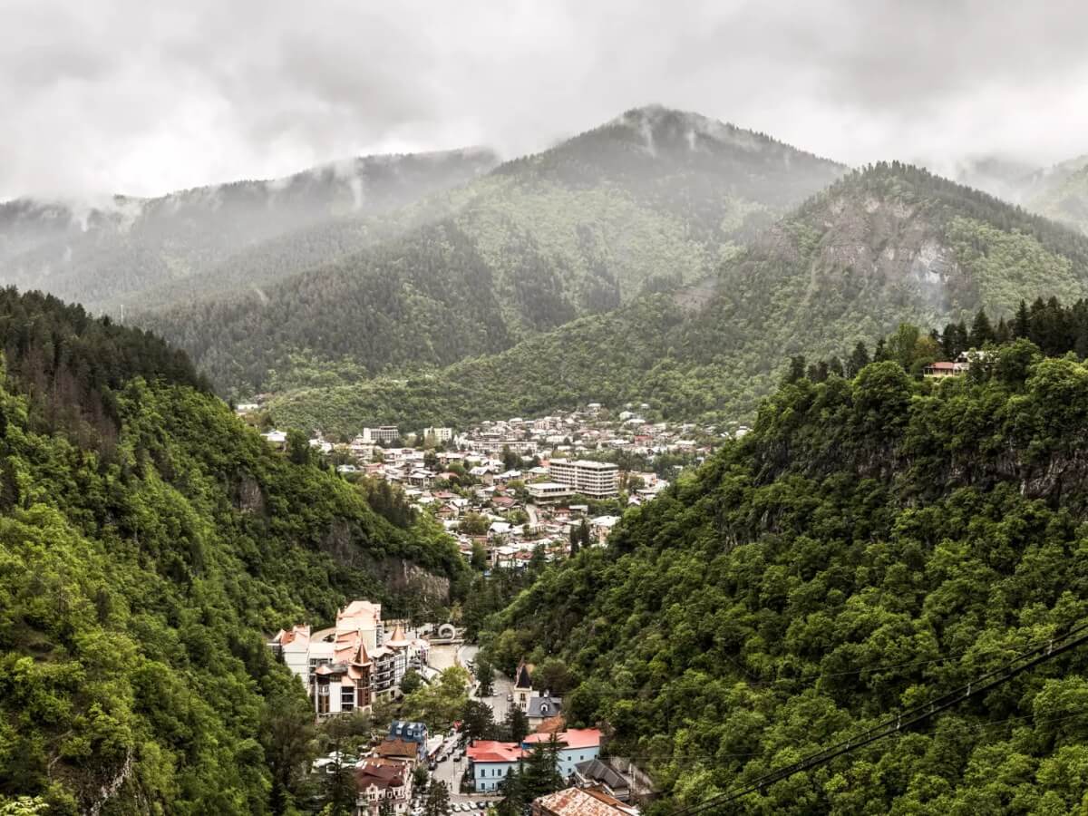 სიმწვანეში ჩაკარგული ქალაქის არქიტექტურა – შეინარჩუნებს თუ არა ბორჯომი ავთენტურ იერსახეს