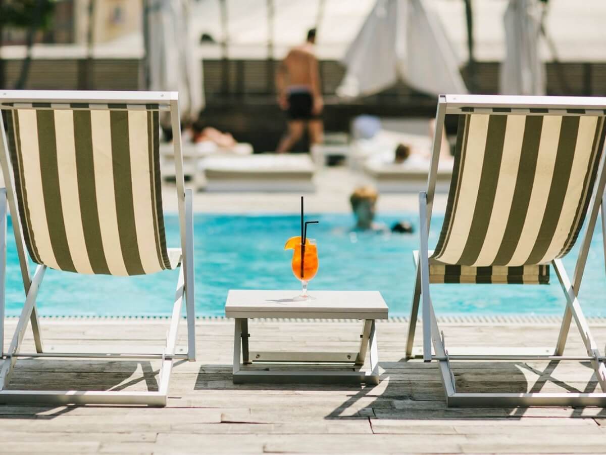 თბილისის ბიუჯეტური და ძვირადღირებული ღია აუზები – რა პირობებში და რა ფასად არის შესაძლებელი ზაფხულის ცხელი დღეების გატარება