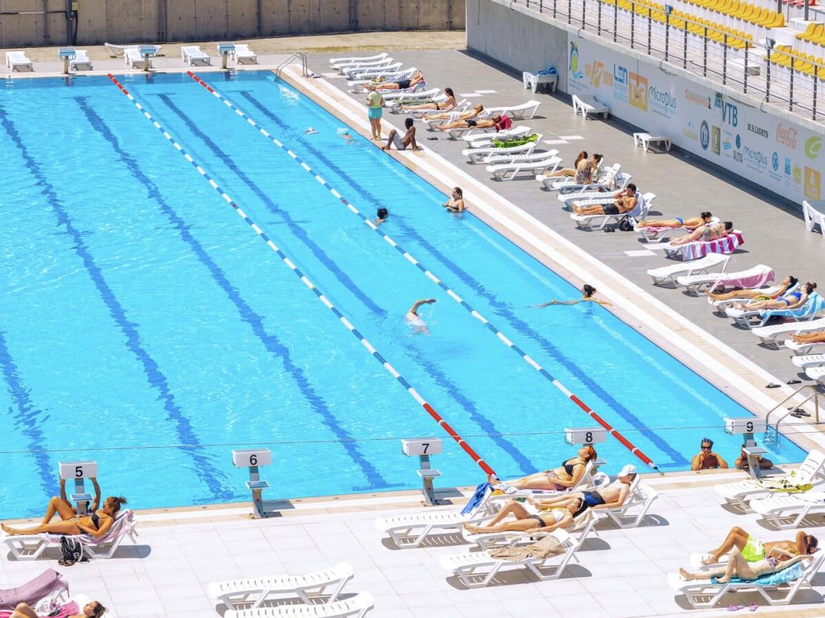 თბილისის ბიუჯეტური და ძვირადღირებული ღია აუზები – რა პირობებში და რა ფასად არის შესაძლებელი ზაფხულის ცხელი დღეების გატარება