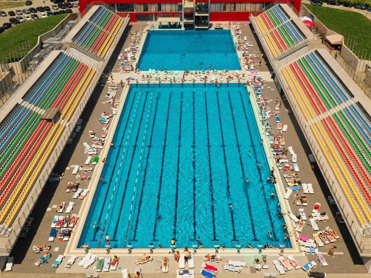 თბილისის ბიუჯეტური და ძვირადღირებული ღია აუზები – რა პირობებში და რა ფასად არის შესაძლებელი ზაფხულის ცხელი დღეების გატარება