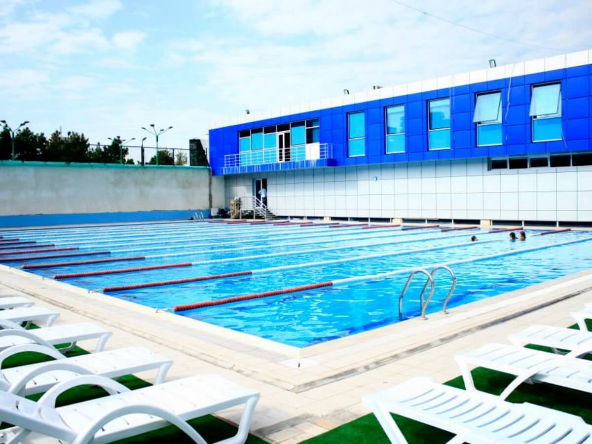 თბილისის ბიუჯეტური და ძვირადღირებული ღია აუზები – რა პირობებში და რა ფასად არის შესაძლებელი ზაფხულის ცხელი დღეების გატარება