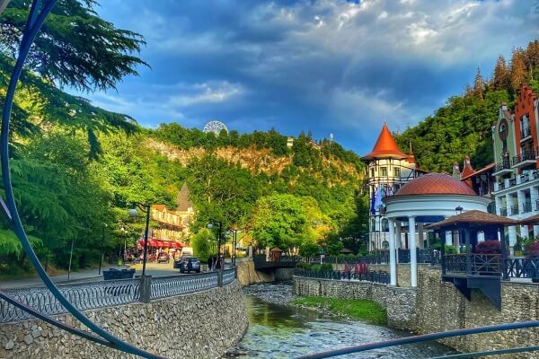 სიმწვანეში ჩაკარგული ქალაქის არქიტექტურა – შეინარჩუნებს თუ არა ბორჯომი ავთენტურ იერსახეს