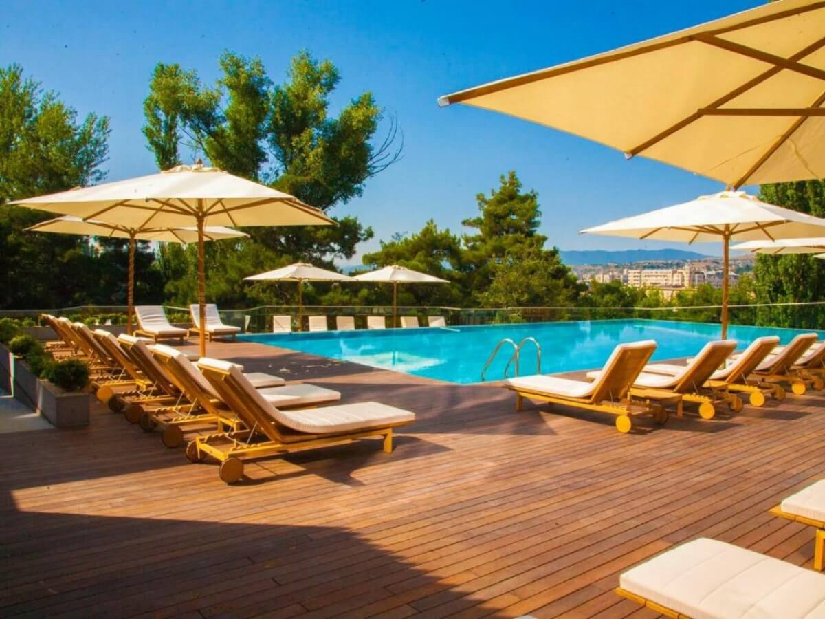 თბილისის ბიუჯეტური და ძვირადღირებული ღია აუზები – რა პირობებში და რა ფასად არის შესაძლებელი ზაფხულის ცხელი დღეების გატარება