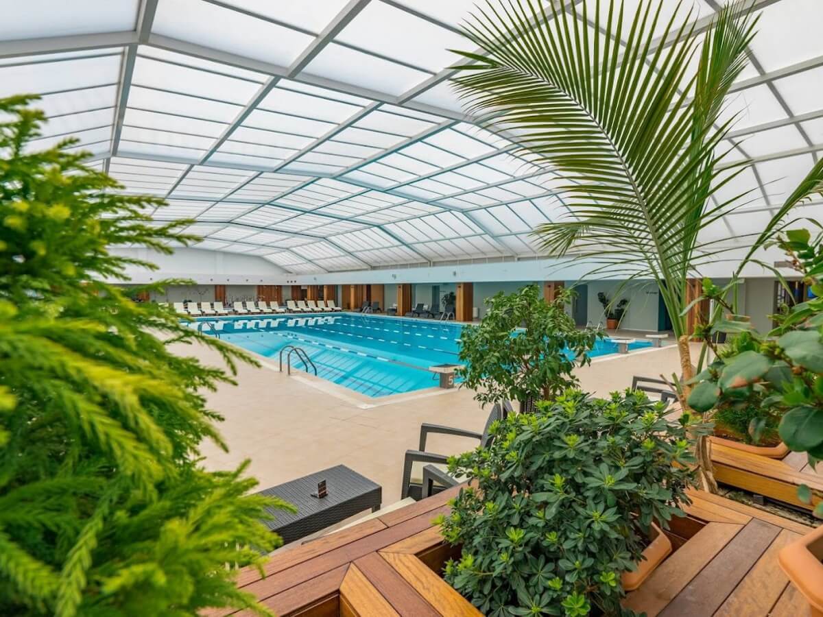 თბილისის ბიუჯეტური და ძვირადღირებული ღია აუზები – რა პირობებში და რა ფასად არის შესაძლებელი ზაფხულის ცხელი დღეების გატარება