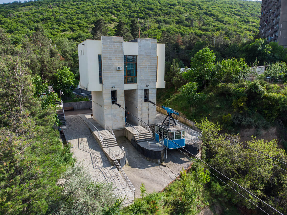 ტრანსპორტის სახეობა, რომლის წყალობითაც თბილისთან სიახლოვეს უფრო მეტად შეიგრძნობ
