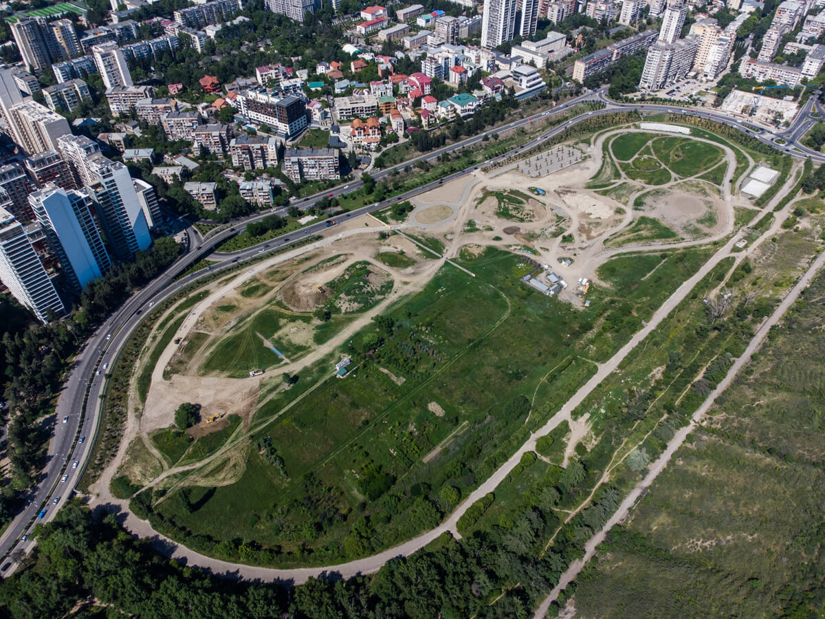 ძველი იპოდრომის ქრონიკები – რა ბედი ელის ბეტონის შენობებით გარშემორტყმულ ტერიტორიას