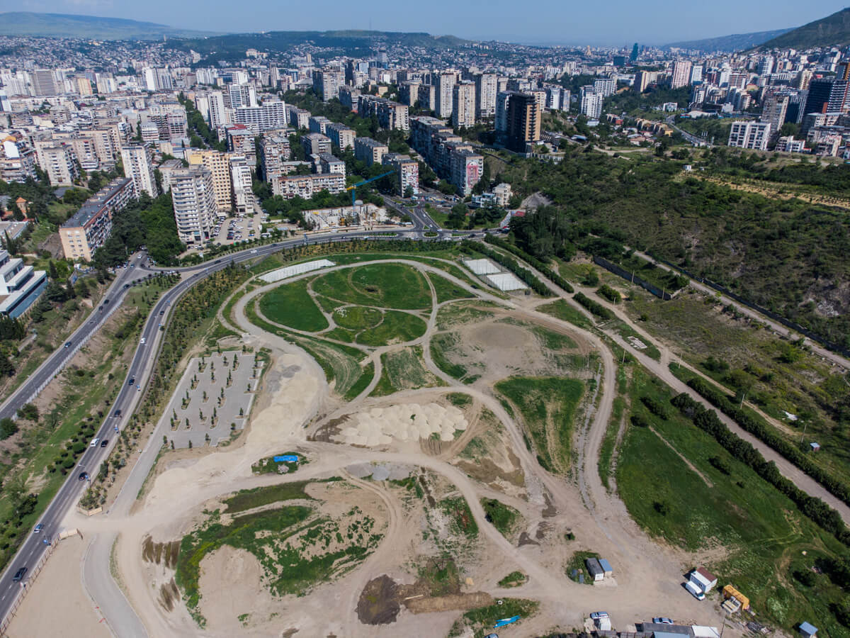 ძველი იპოდრომის ქრონიკები – რა ბედი ელის ბეტონის შენობებით გარშემორტყმულ ტერიტორიას