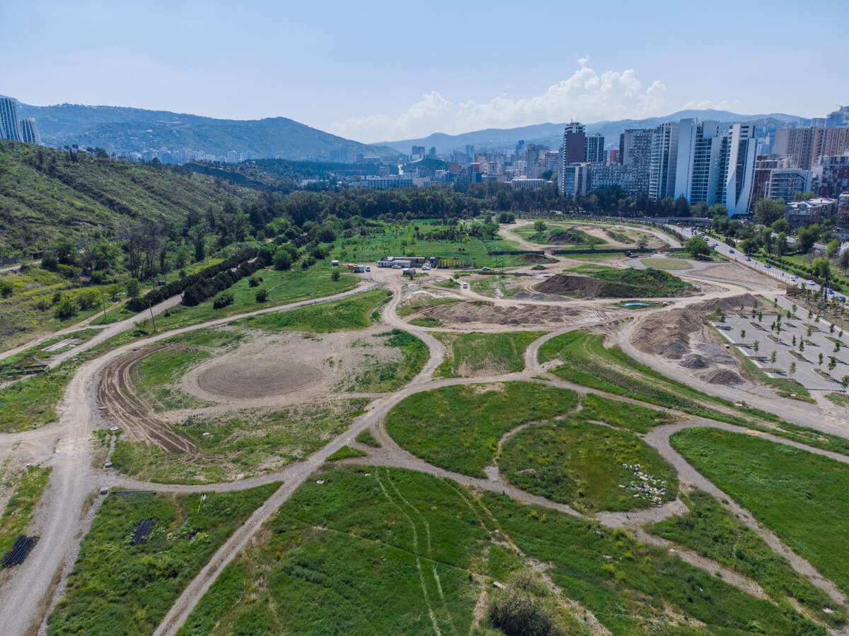 ძველი იპოდრომის ქრონიკები – რა ბედი ელის ბეტონის შენობებით გარშემორტყმულ ტერიტორიას