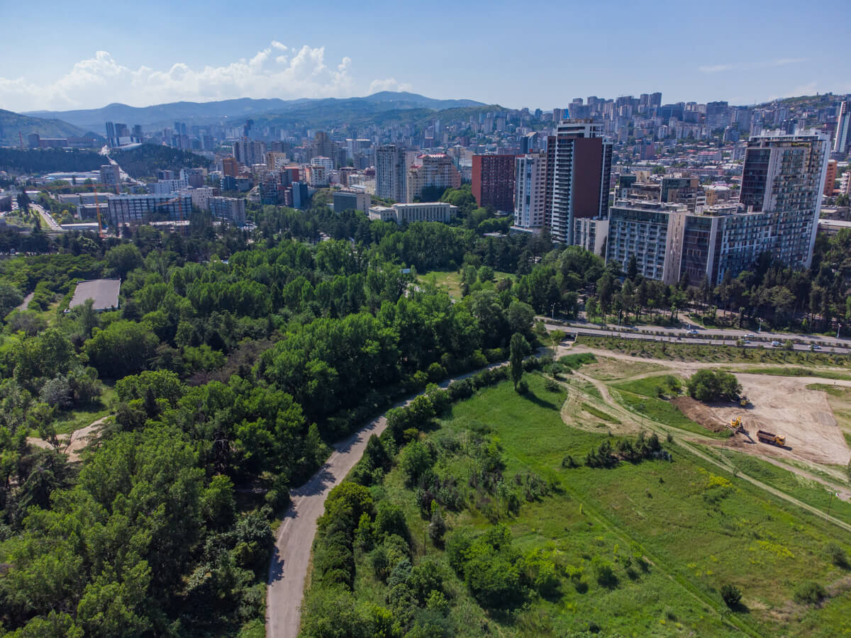 ძველი იპოდრომის ქრონიკები – რა ბედი ელის ბეტონის შენობებით გარშემორტყმულ ტერიტორიას