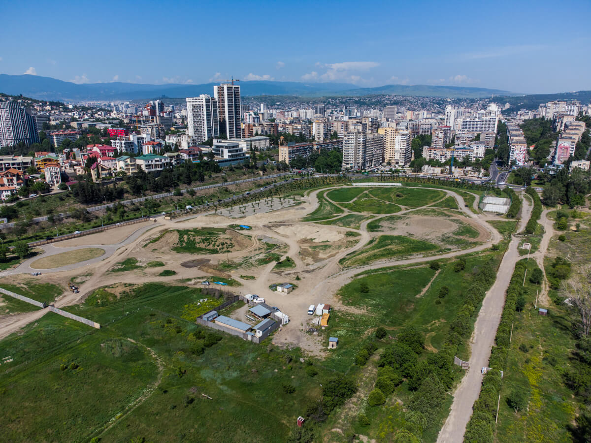 ძველი იპოდრომის ქრონიკები – რა ბედი ელის ბეტონის შენობებით გარშემორტყმულ ტერიტორიას