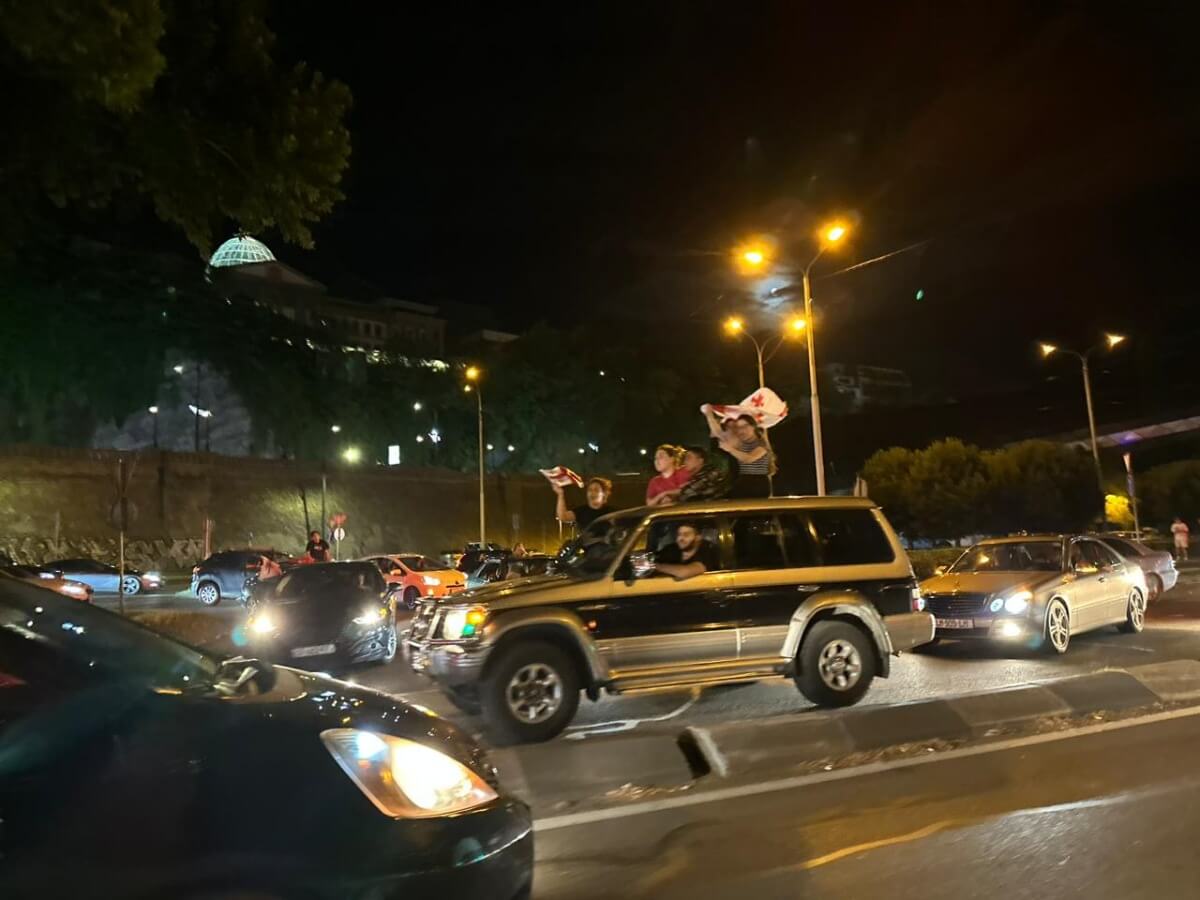ისტორიული გამარჯვება საქართველომ პორტუგალიის ნაკრები დაამარცხა – რა ხდებოდა თბილისის ქუჩებში მთელი ღამის განმავლობაში