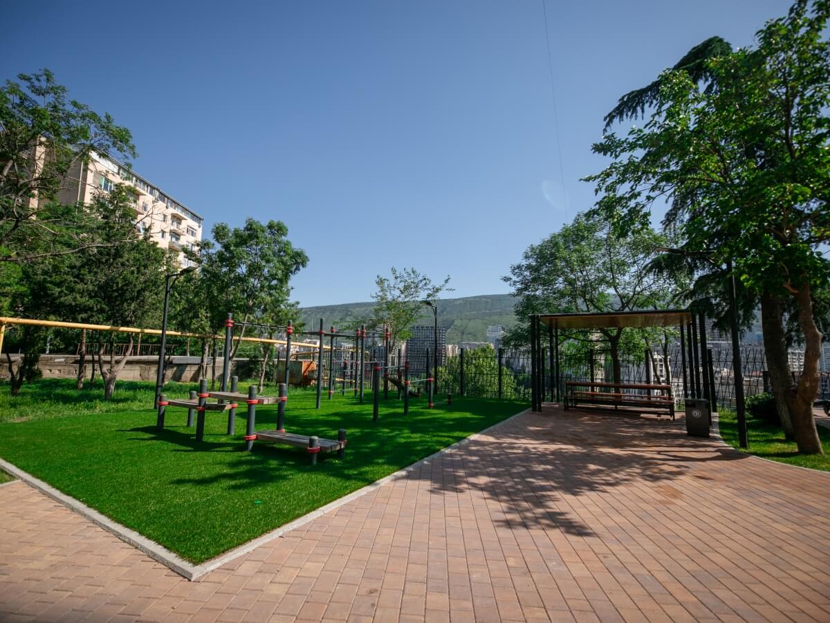 თბილისში საბურთალოს რაიონში კიდევ ერთი მწვანე სივრცის რეაბილიტაცია დასრულდა
