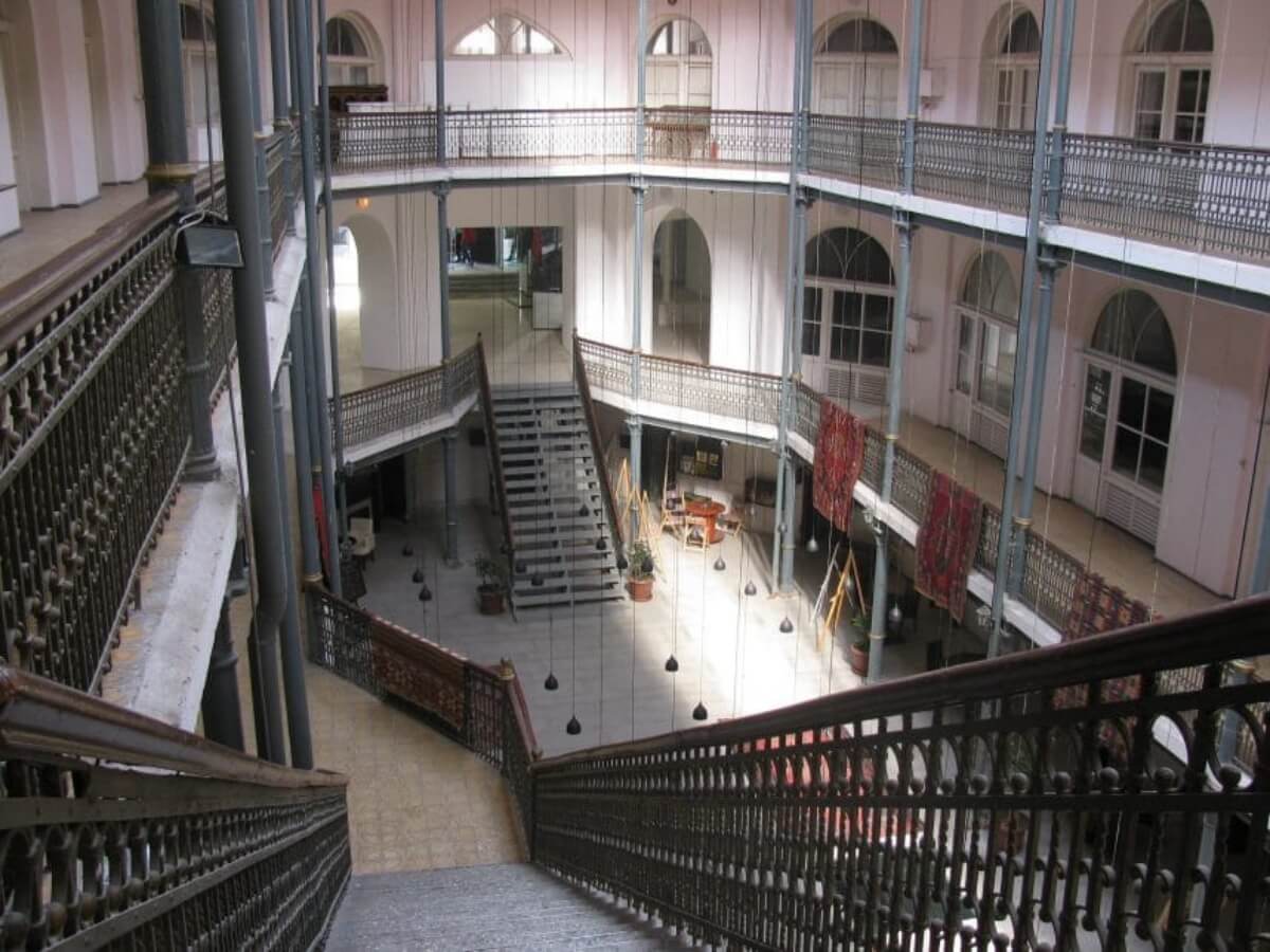 5-ვარსკვლავიანი სასტუმრო ისტორიული „ქარვასლის“ ადგილას