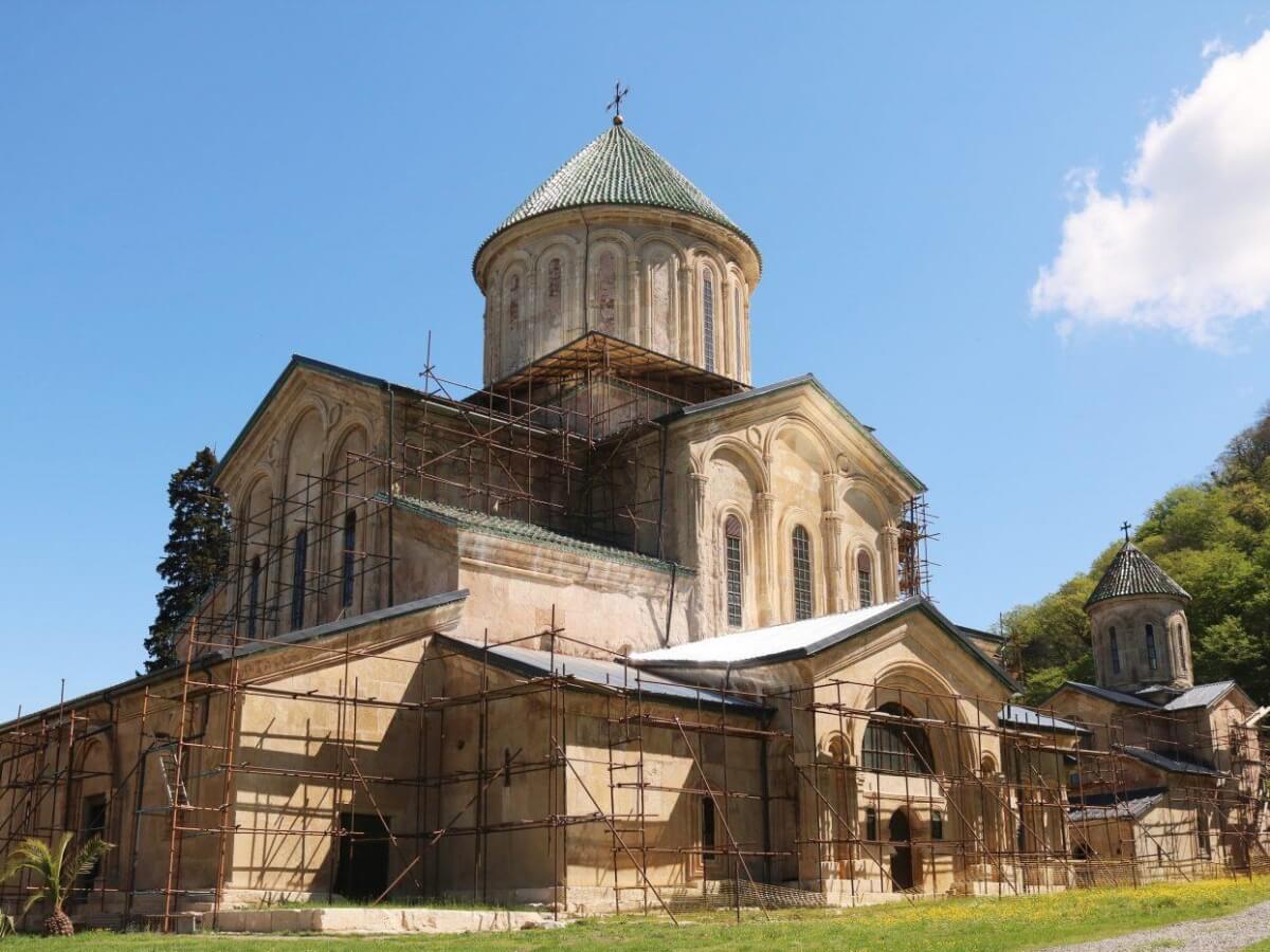 გელათში ვიზიტორებისთვის შესვლა დროებით შეიუზღუდა – როდის დასრულდება სამონასტრო კომპლექსში სამუშაოები