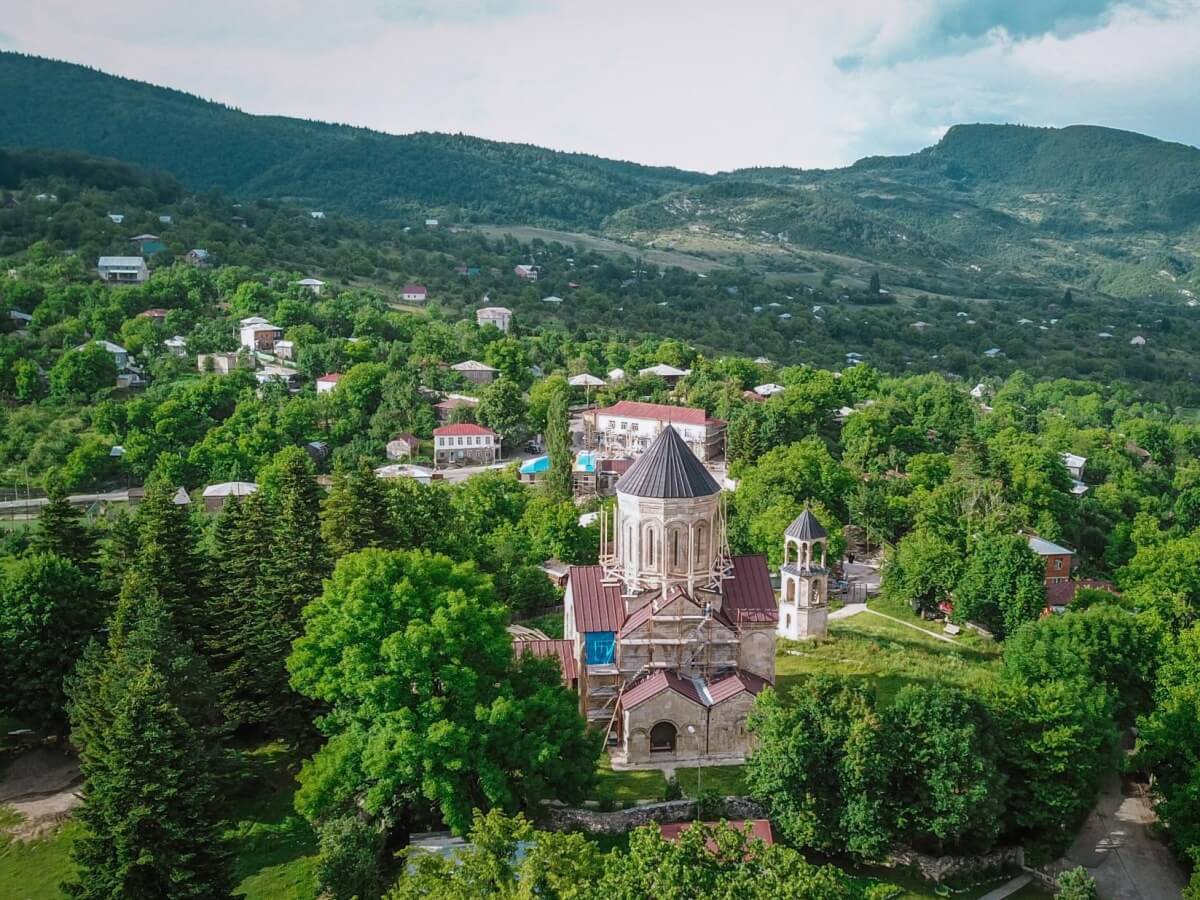 თუ გინდა ზღაპრის გმირობა, გამომყევი ნიკორწმინდაში