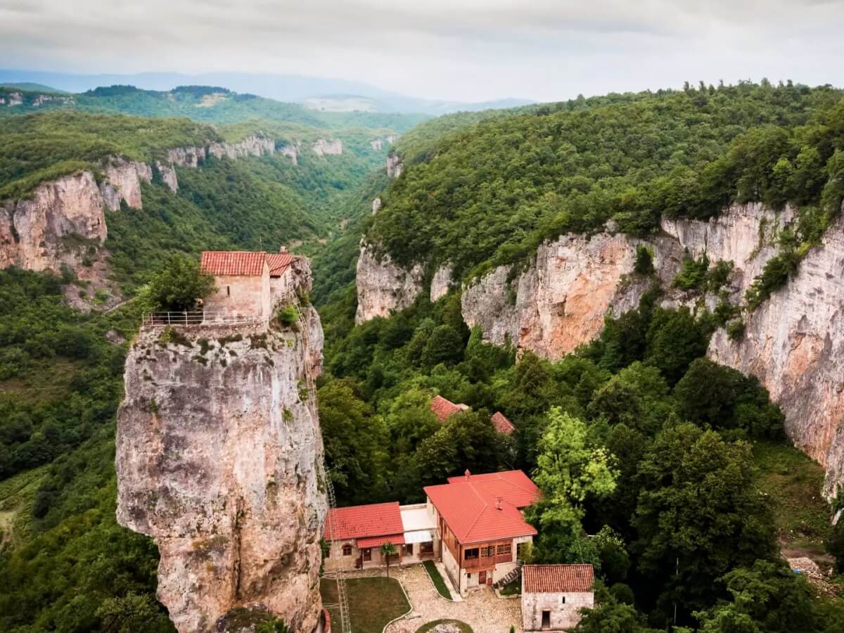 ალავერდის სამონასტრო კომპლექსში სტიქიის შედეგების აღმოფხვრა გრძელდება