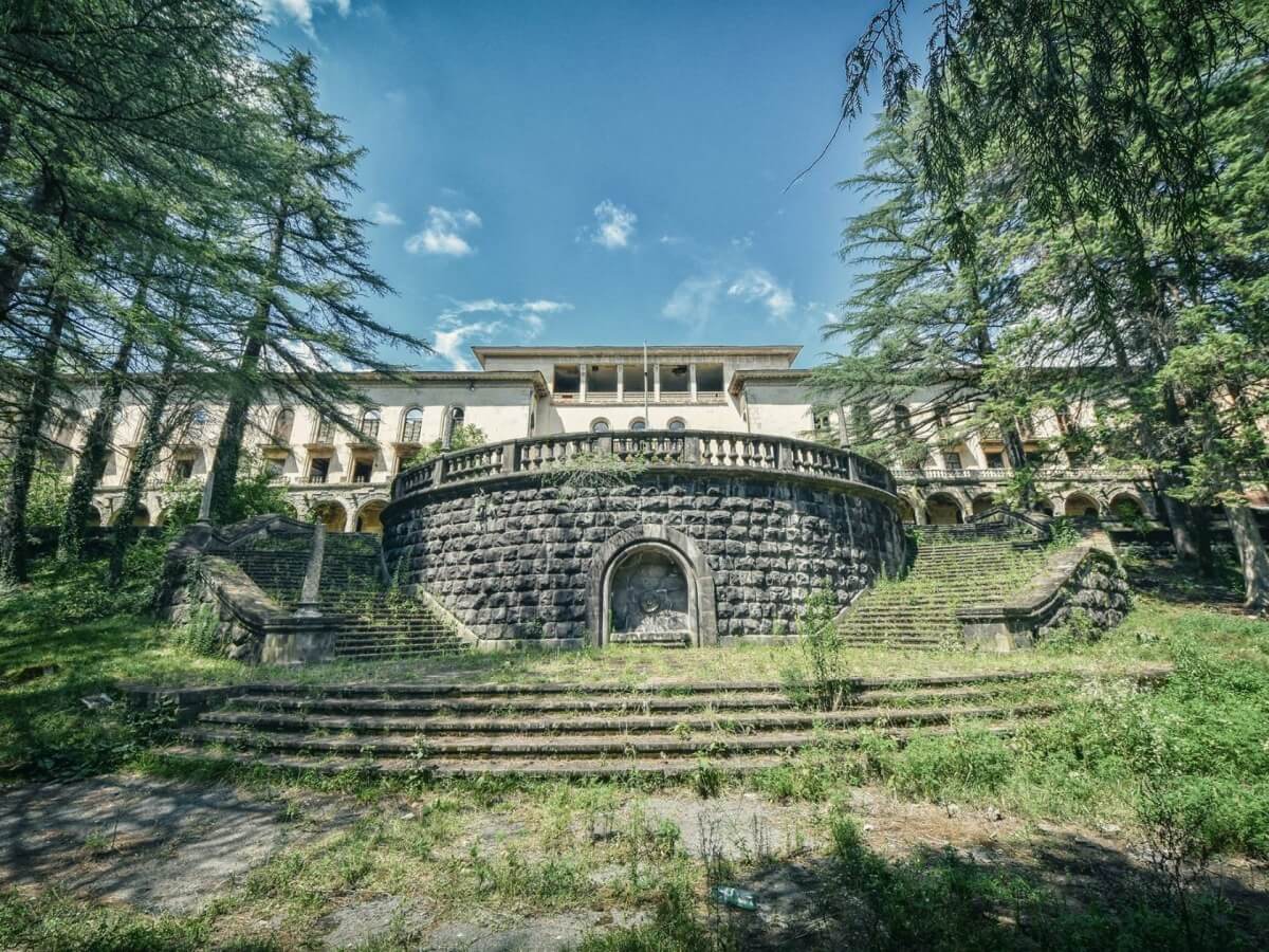 ერთ დროს დიდებული და ხალხმრავალი წყალტუბოს სანატორიუმები ახალი სიცოცხლის მოლოდინში