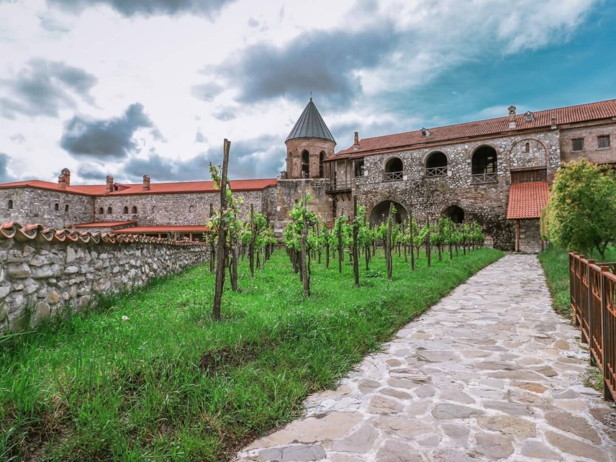 ალავერდის სამონასტრო კომპლექსში სტიქიის შედეგების აღმოფხვრა გრძელდება