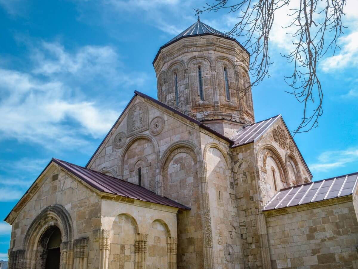 თუ გინდა ზღაპრის გმირობა, გამომყევი ნიკორწმინდაში