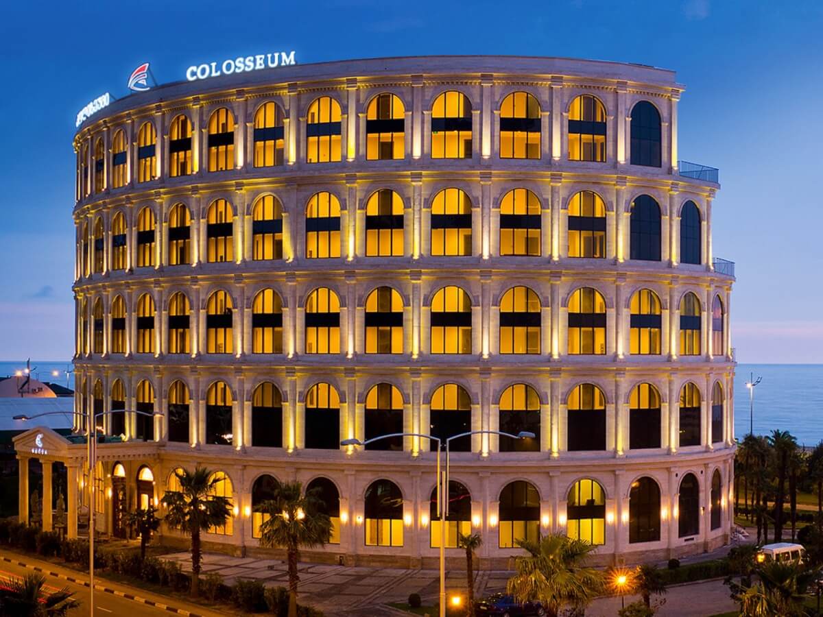 რა ღირს დასვენება ზღვისა და მთის კურორტებზე ყველაზე ძვირადღირებულ და ბიუჯეტურ სასტუმროებში