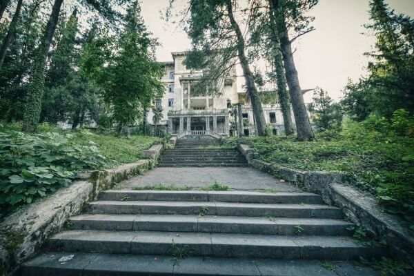 ერთ დროს დიდებული და ხალხმრავალი წყალტუბოს სანატორიუმები ახალი სიცოცხლის მოლოდინში