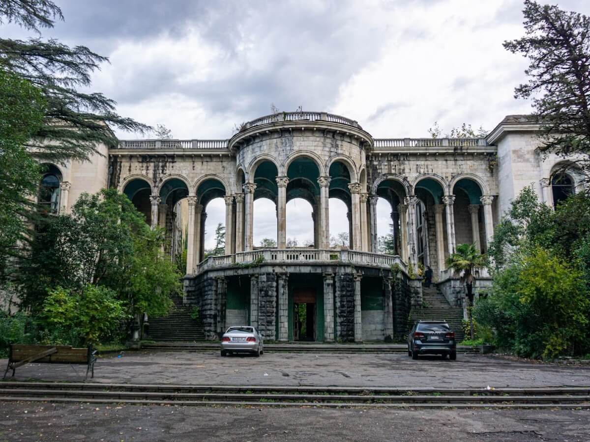 ერთ დროს დიდებული და ხალხმრავალი წყალტუბოს სანატორიუმები ახალი სიცოცხლის მოლოდინში