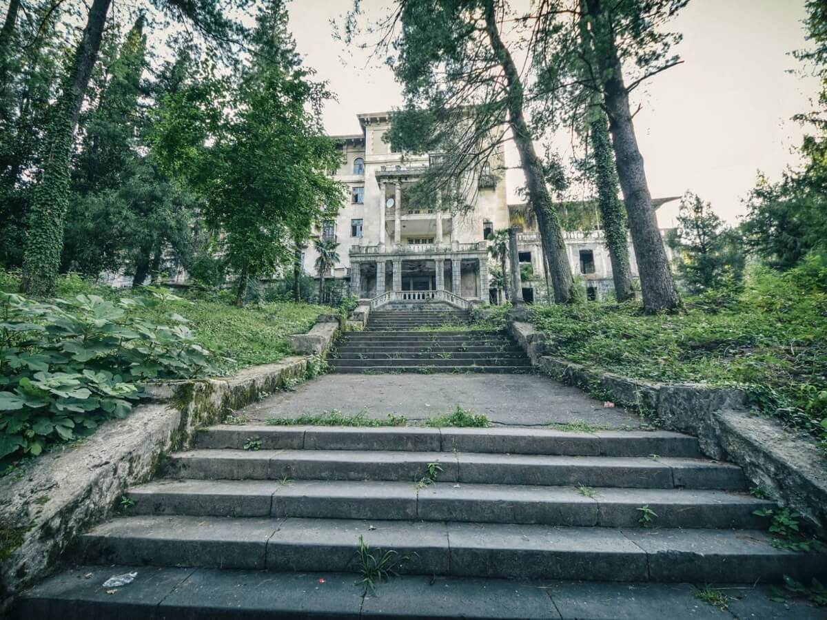 ერთ დროს დიდებული და ხალხმრავალი წყალტუბოს სანატორიუმები ახალი სიცოცხლის მოლოდინში