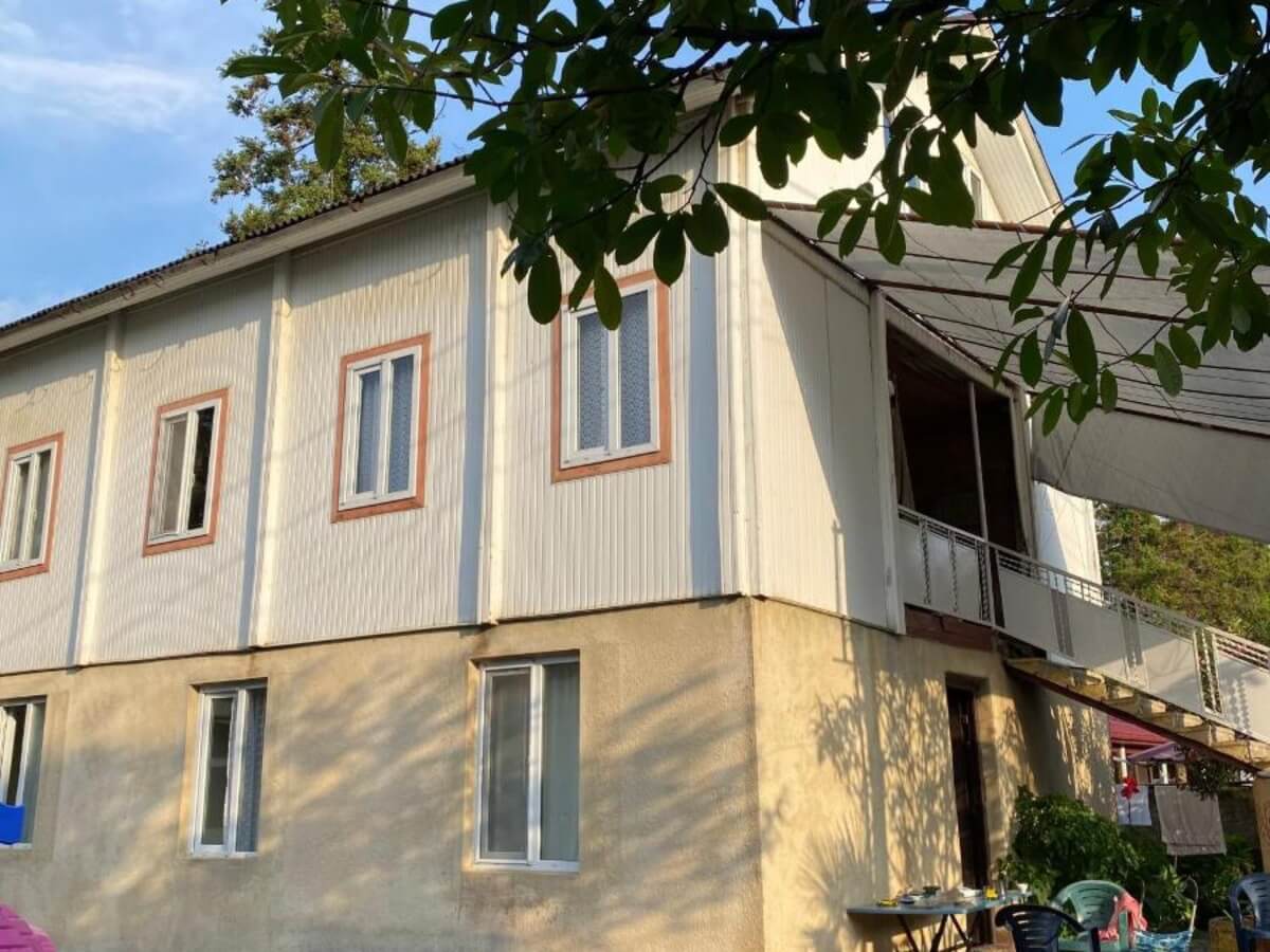 რა ღირს დასვენება ზღვისა და მთის კურორტებზე ყველაზე ძვირადღირებულ და ბიუჯეტურ სასტუმროებში