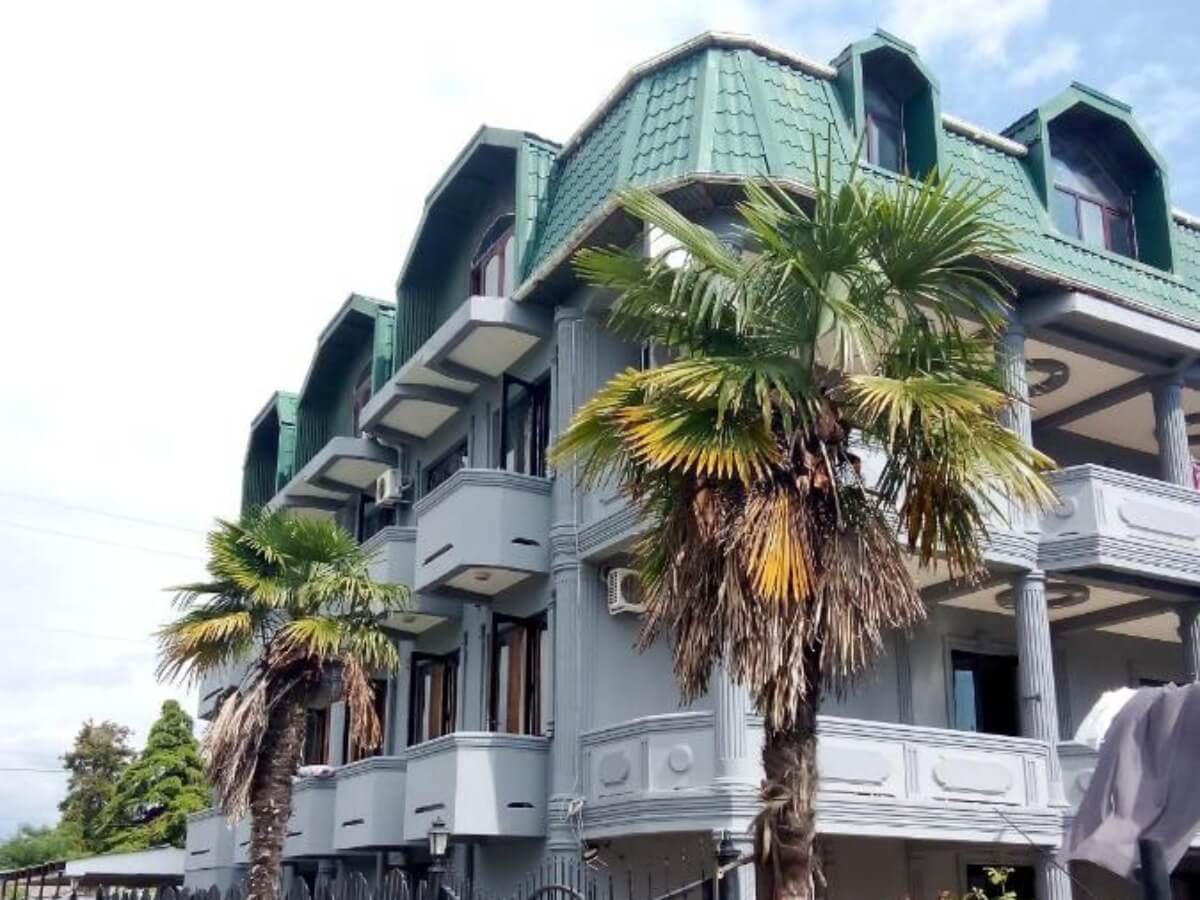 რა ღირს დასვენება ზღვისა და მთის კურორტებზე ყველაზე ძვირადღირებულ და ბიუჯეტურ სასტუმროებში