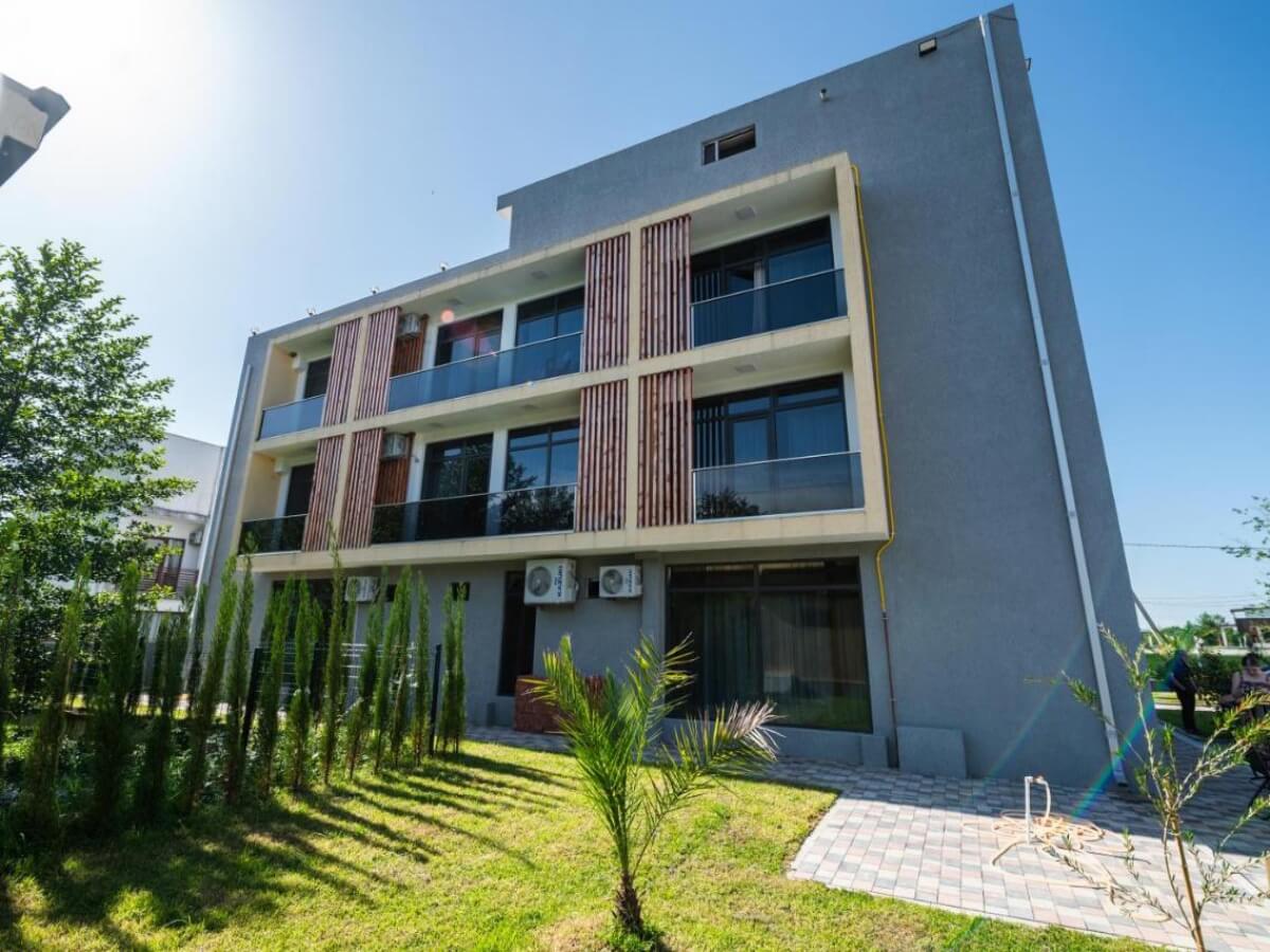 რა ღირს დასვენება ზღვისა და მთის კურორტებზე ყველაზე ძვირადღირებულ და ბიუჯეტურ სასტუმროებში