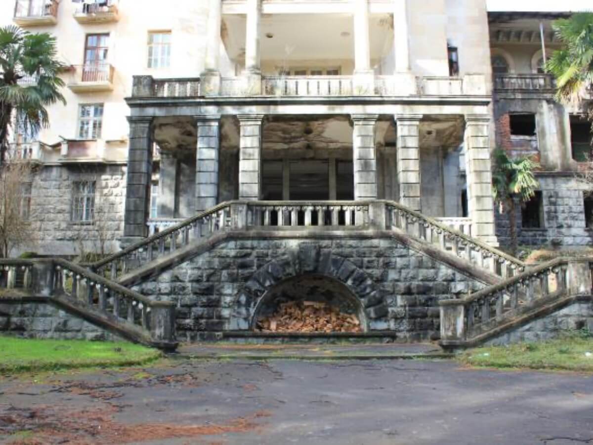 ერთ დროს დიდებული და ხალხმრავალი წყალტუბოს სანატორიუმები ახალი სიცოცხლის მოლოდინში