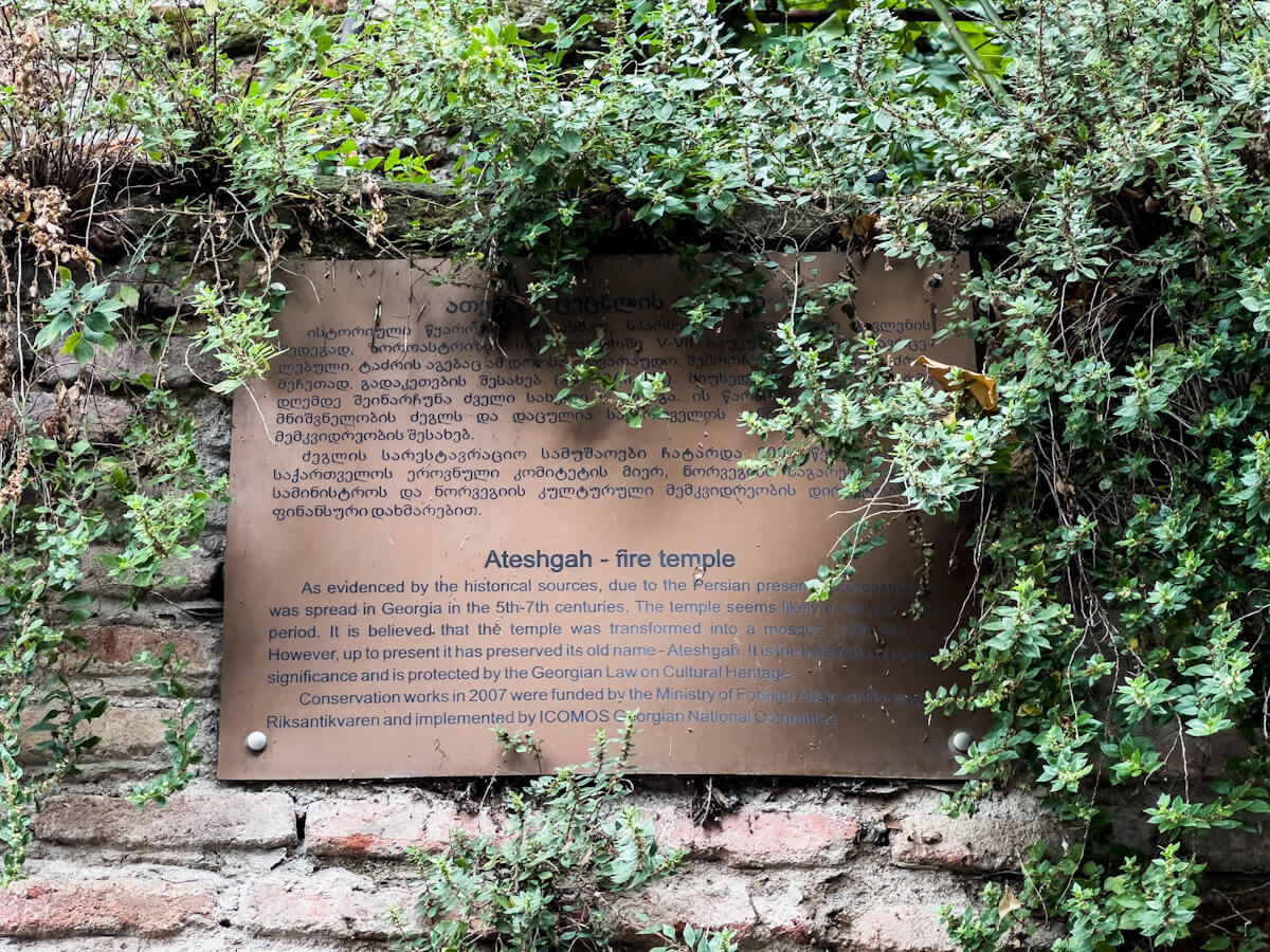 მოგზაურობა წარსულსა და აწმყოს შორის – ძველი თბილისის არქიტექტურული შედევრები გომის ქუჩიდან